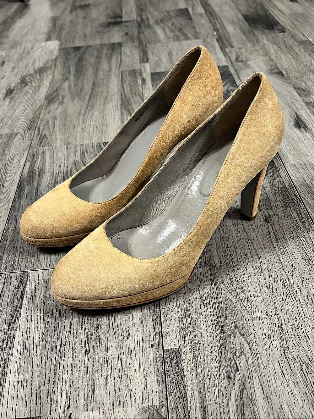 Sergio Rossi Suede Pump Heels in Yellow EU 40